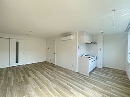 コスモビル 2階ワンルームのリビング/ダイニング