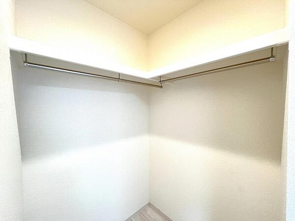 収納にゆとりが持てるウォークインクローゼット付き
