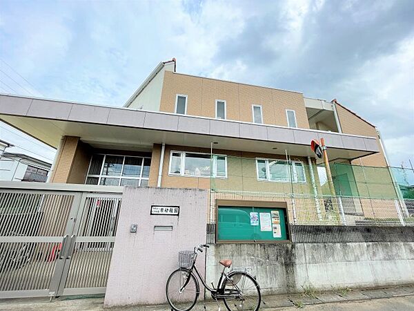 泉幼稚園／徒歩約9分／約700ｍ／「生きる力」をつけるにはどうすればいいか？を常に念頭に置いています。また子どもたちの意欲や興味を自然に引き出す接し方を心がけています。