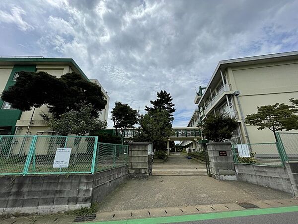 千葉市立小倉小学校／徒歩約7分／約550ｍ／「教育目標」自ら学び、健康で思いやりのあるおぐらっ子の育成。「めざす子ども像」自ら学ぶ子・思いやりのある子・健康な子