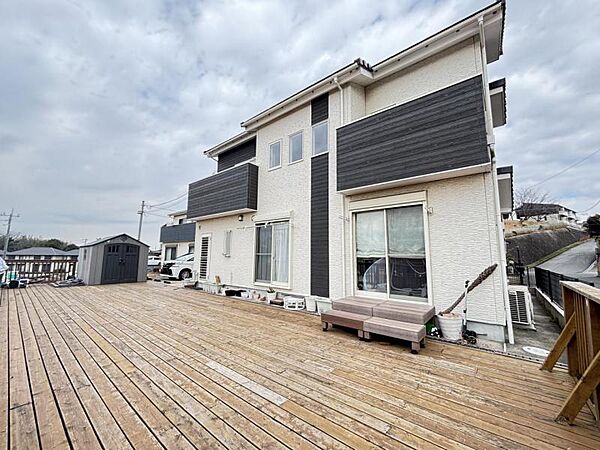お庭付きの戸建てで、家族との時間や趣味を楽しむ暮らしが実現します♪