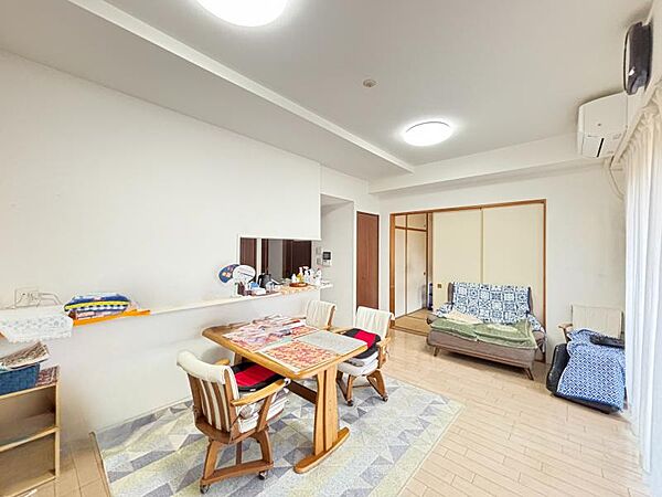和室を開け放てば、リビングと一体の広々空間に♪ライフスタイルに合わせて柔軟に使えます！