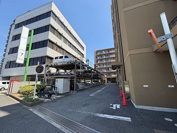 駐車場空き状況に関しましては担当までお問い合わせくださいませ！