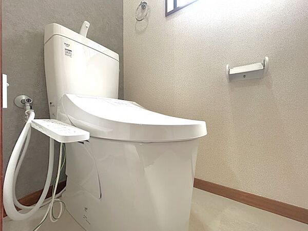 トイレは各階に完備！朝の混雑時や夜間も気兼ねなく使えて安心です♪