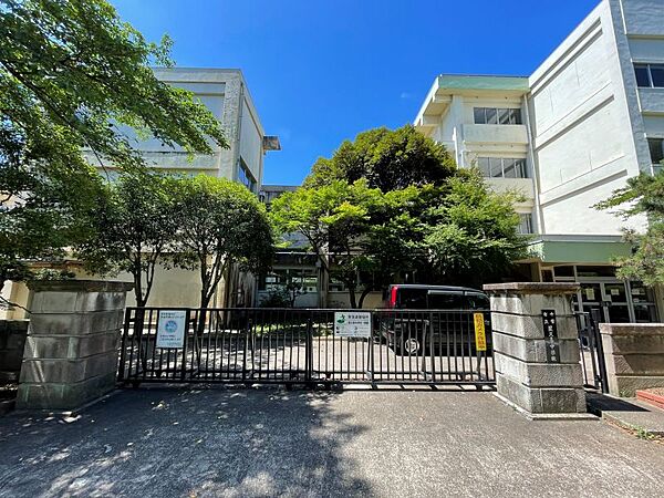 星久喜中学校まで　1100m　徒歩約14分●「千葉市都市緑化植物園」などがあり、恵まれた環境にあります。目標「身ともに健やかで、未来に向けて主体的に学び、協働的に活動できる生徒の育成」