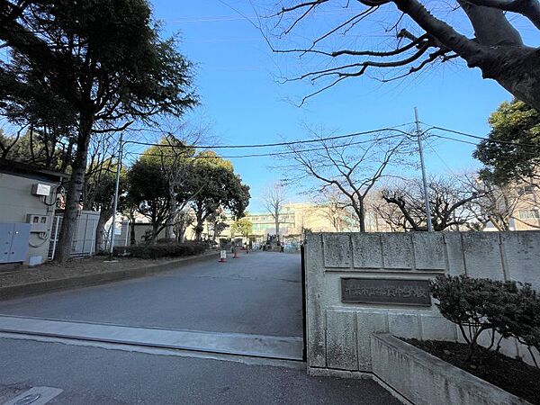 千葉市立都賀中学校／徒歩約17分／約1320ｍ●教育目標「調和のとれた豊かな人間性の育成」創立以来、生徒主体の活動や環境整備、ボランティア活動に力を入れています。