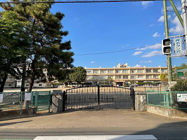 千葉市立院内小学校／徒歩約23分／約1800ｍ●「教育目標」自ら考え行動し、心豊かに、たくましく生きる子どもの育成。「目指す子供像」1.考える子2.仲良くする子3.たくましい子