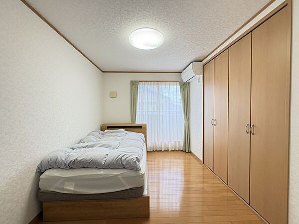 子供部屋や書斎としてのご利用にも最適な洋室です♪