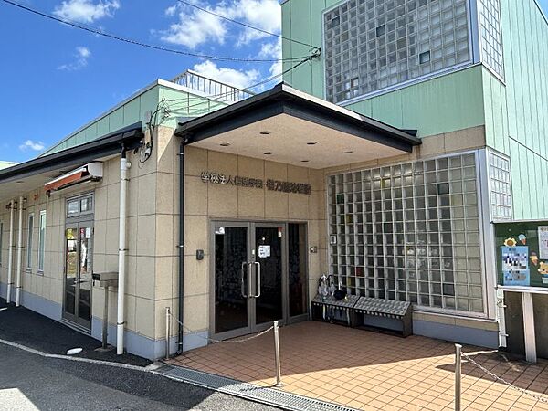 梅乃園幼稚園／徒歩約12分／約910m／体育リトミックを通して体を動かすセンスを磨き、認知、記憶、評価力などの認知活動と、やる気、粘り強さ等の非認知活動の両方を育てていきます。