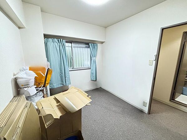 下の階に音が響きにくく、床の冷たさを軽減できるカーペット敷きのお部屋です♪