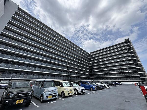 敷地内とスーパー万代に駐車場があります。毎日のお出かけもスムーズです♪