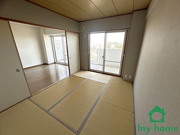 お昼寝したり、寝室としても利用可能な約6帖の和室。
