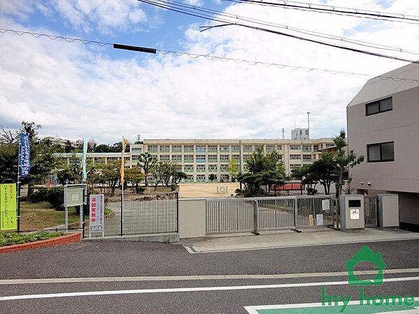明石市立朝霧小学校(900m)