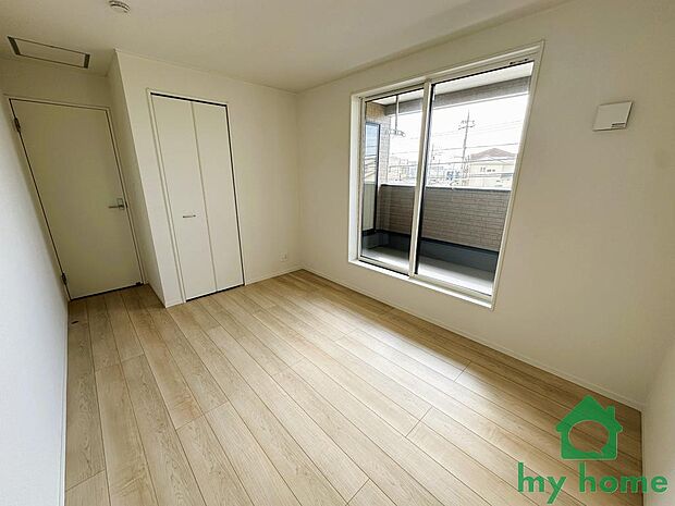 【全室クローゼット完備】 お子様が成長しても安心の収納量。自分専用のクローゼットがあることで、お片付けの習慣も身につきます。