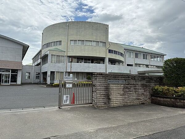 伊勢崎市立宮郷第二小学校 1070m