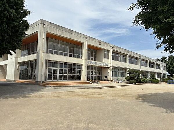 伊勢崎市立茂呂小学校 720m