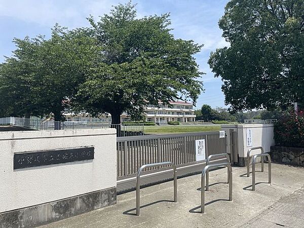 伊勢崎市立赤堀東小学校 1270m