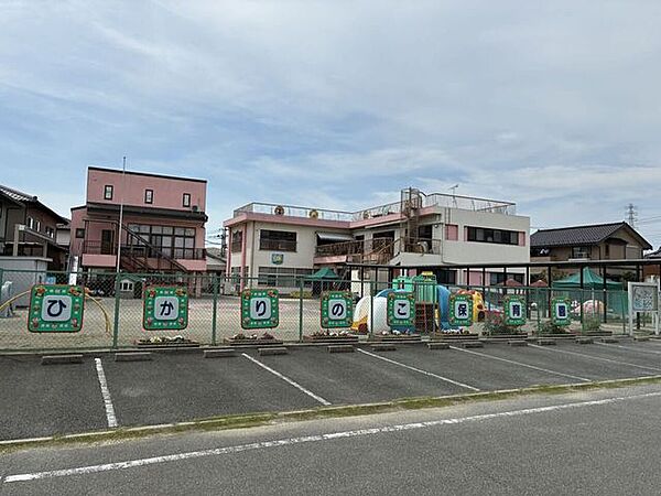ひかりのこ保育園 890m