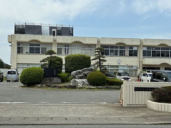伊勢崎市立名和小学校 160m