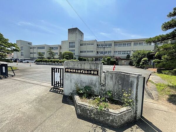 伊勢崎市立あずま南小学校 850m