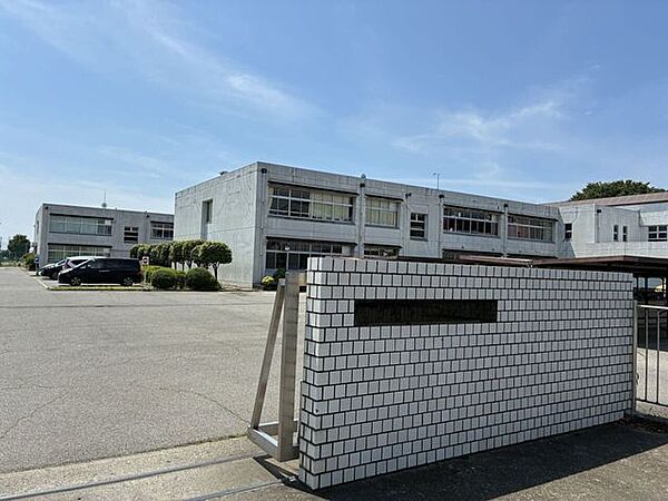 伊勢崎市立第四中学校 1630m