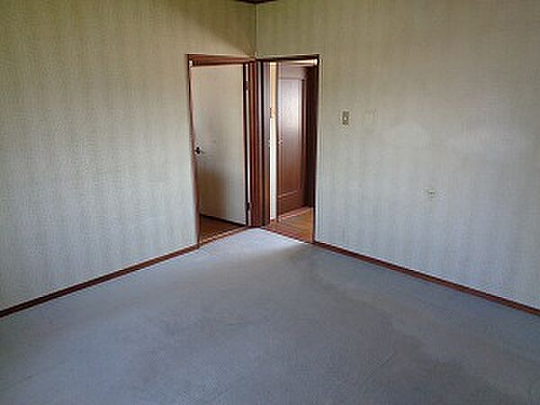 ２階洋室　８帖