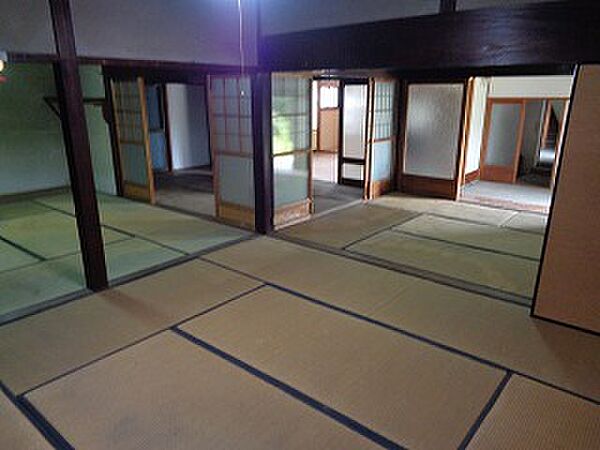 和室4部屋が繋がって、広々とした解放的な空間です