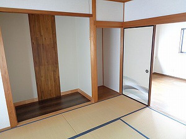 ２階和室　６帖。床の間あり