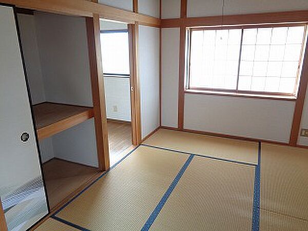 ２階和室　６帖。押し入れあり