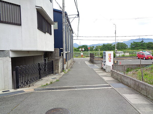 前面道路　南側幅員3.7ｍ