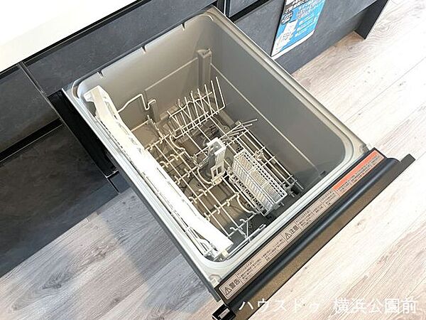 食器洗浄乾燥機付きです。日々のお皿洗いが楽になります。