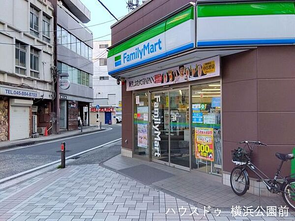 ファミリーマート 横浜イセザキモール店 190m