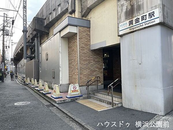 京急本線　黄金町駅 230m