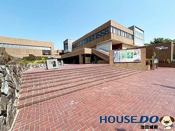 池田市民文化会館アゼリアホール 910m