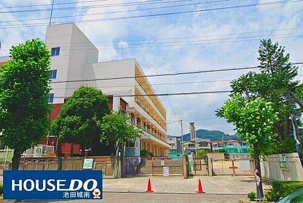 箕面市立中小学校箕面市立中小学校 1020m