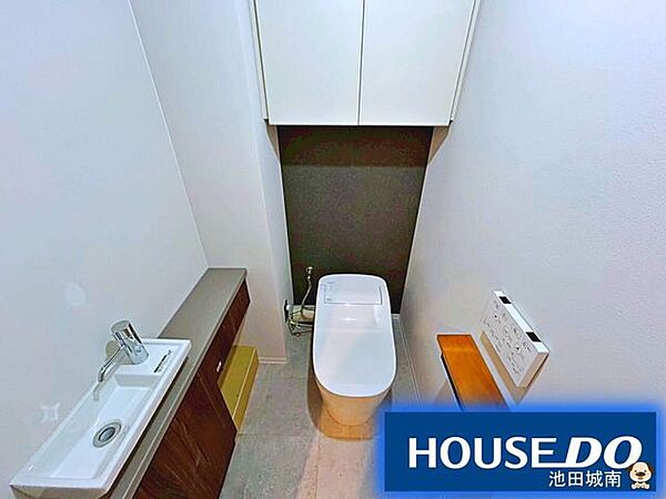 手洗い場付きのtoiletです♪♪来客用に嬉しいポイントです♪♪