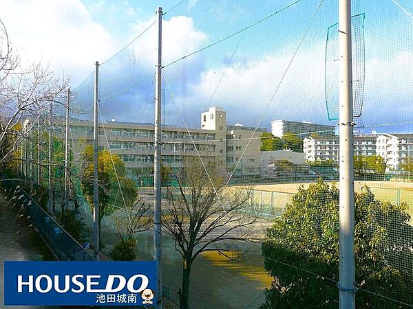 箕面市立第六中学校 1810m