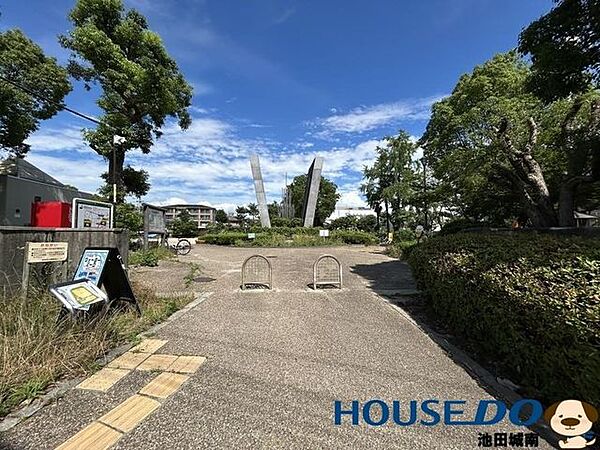 辻ヶ丘公園 430m