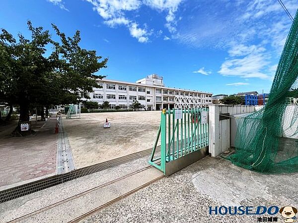 石橋小学校 180m