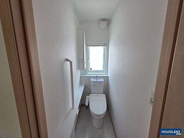 ◇トイレも採光が取れ明るさ◎