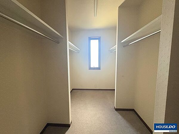◇大容量のウォークインクローゼットで荷物の増えがちなファミリーも安心です！