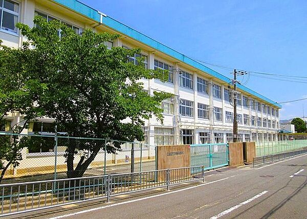 川西市立明峰小学校明峰小学校です♪♪ 450m