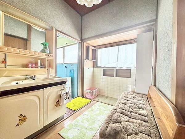 戸建てならではの洗面所の広さです！