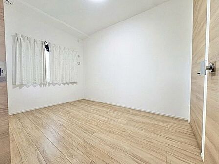 プライベートな時間を快適に過ごせる、落ち着いた空間です。※室内写真は一部家具を消去する画像加工を行っています。
