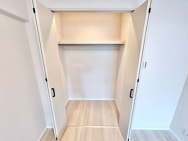 ライト付きで荷物の出し入れ時に手元も見えやすいです。