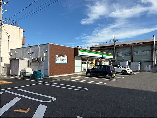 ファミリーマート 小倉緑ヶ丘店 400m