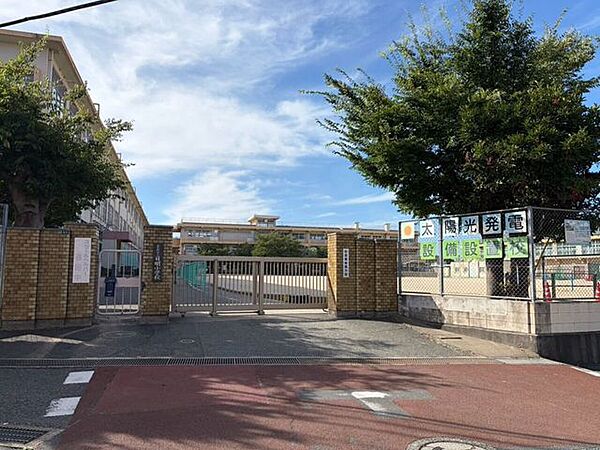 北九州市立日明小学校 1090m