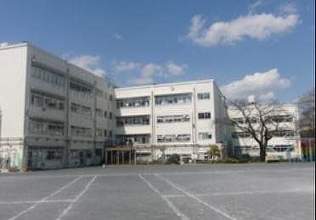 横浜市立深谷小学校 徒歩11分。 840m