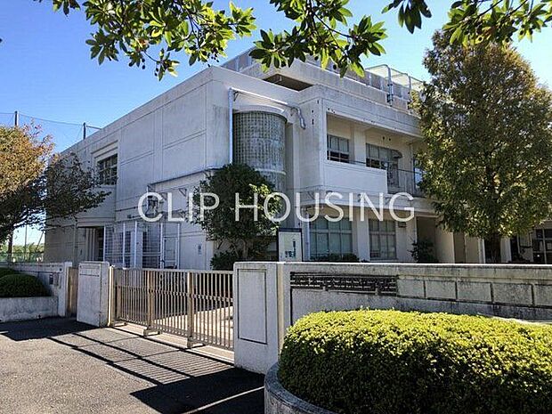 横浜市立釜利谷中学校 徒歩11分。 850m