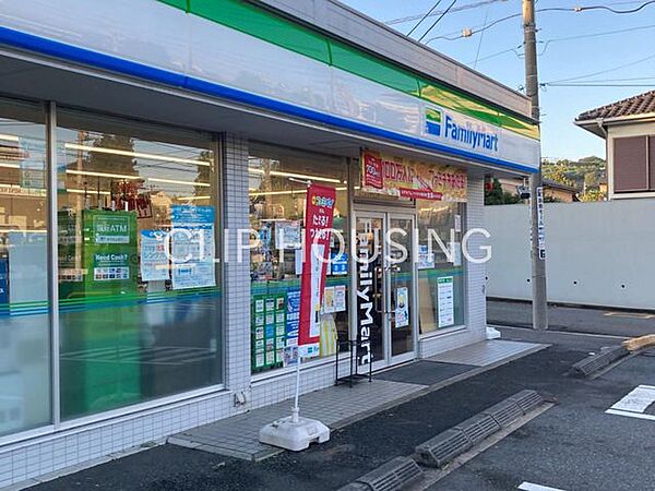 ファミリーマート港南台八丁目店 徒歩5分。 370m